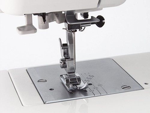 Бытовая швейная машина Janome 5515, Япония